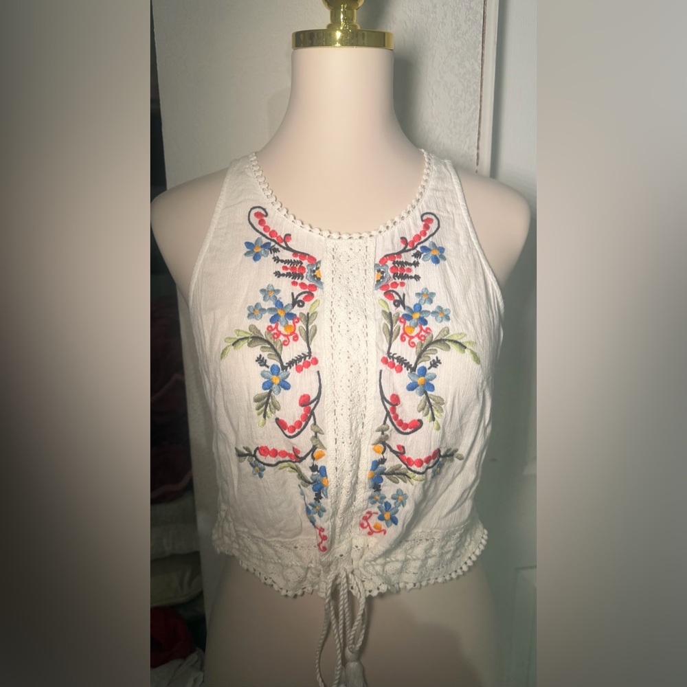 Hollister Top Embroidered Floral White Crop - Picture 5 of 7